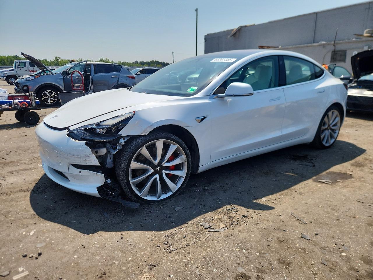 2018 Tesla Model 3 - zdjęcie główne