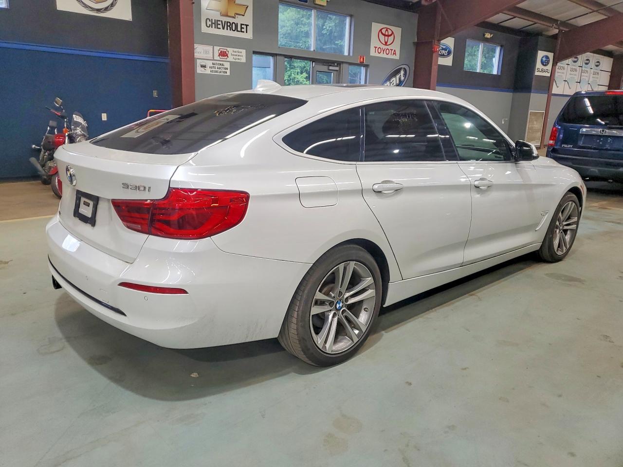 2018 BMW Seria 3 330i - zdjęcie 3
