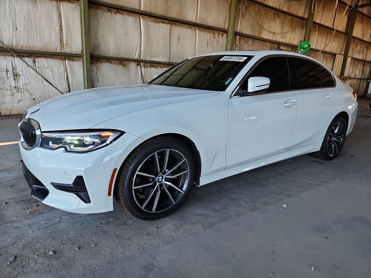 2021 BMW 330I - zdjęcie główne