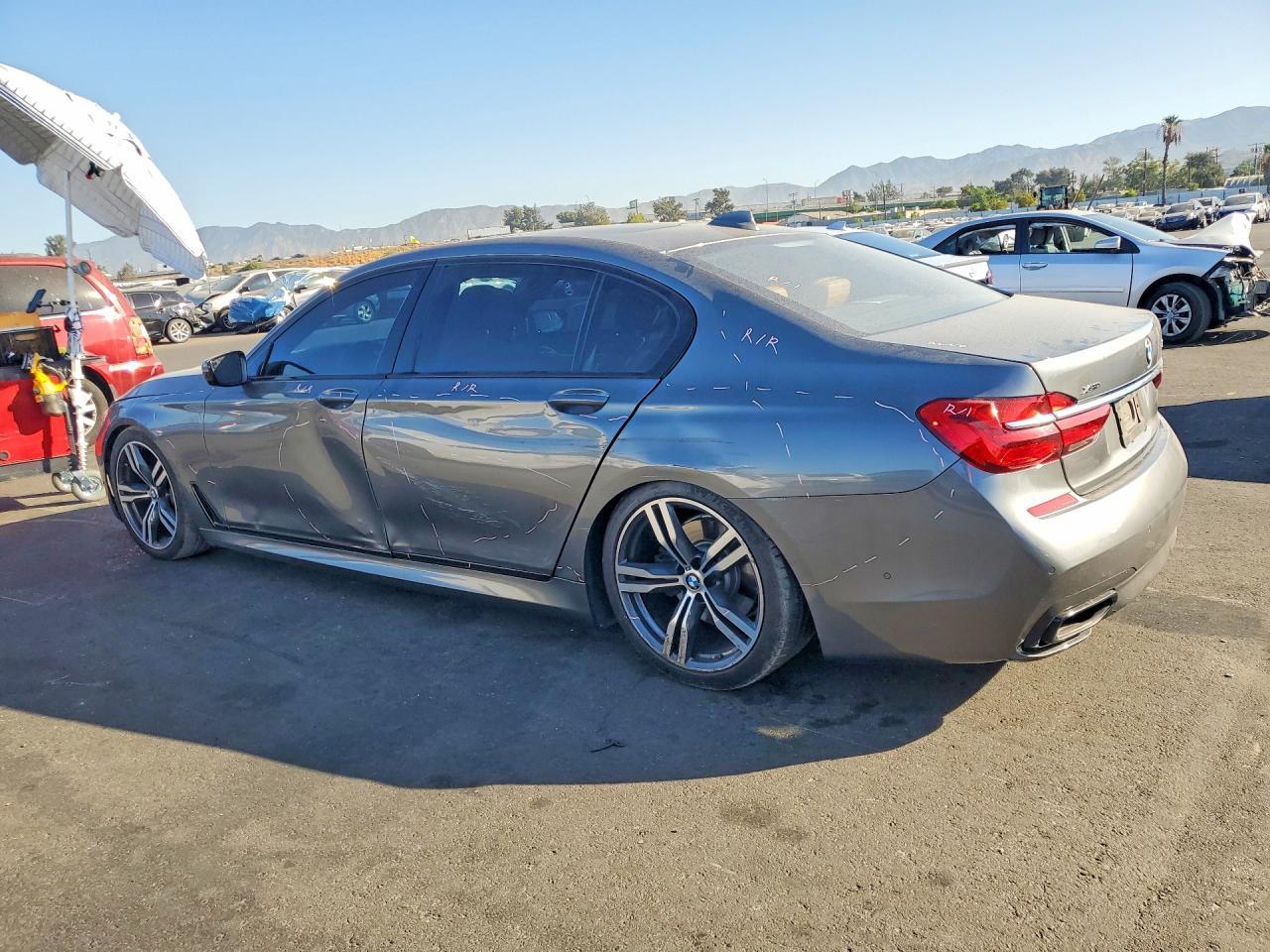 2016 BMW Seria 7 750i - zdjęcie 2