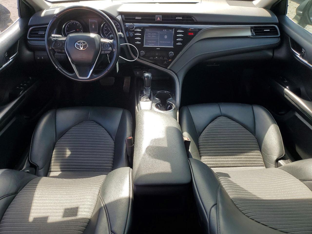 2020 Toyota Camry Se - zdjęcie 8