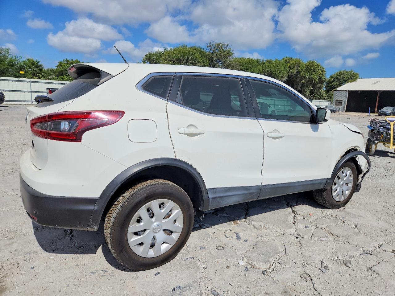 2020 Nissan Rogue Sport S - zdjęcie 3