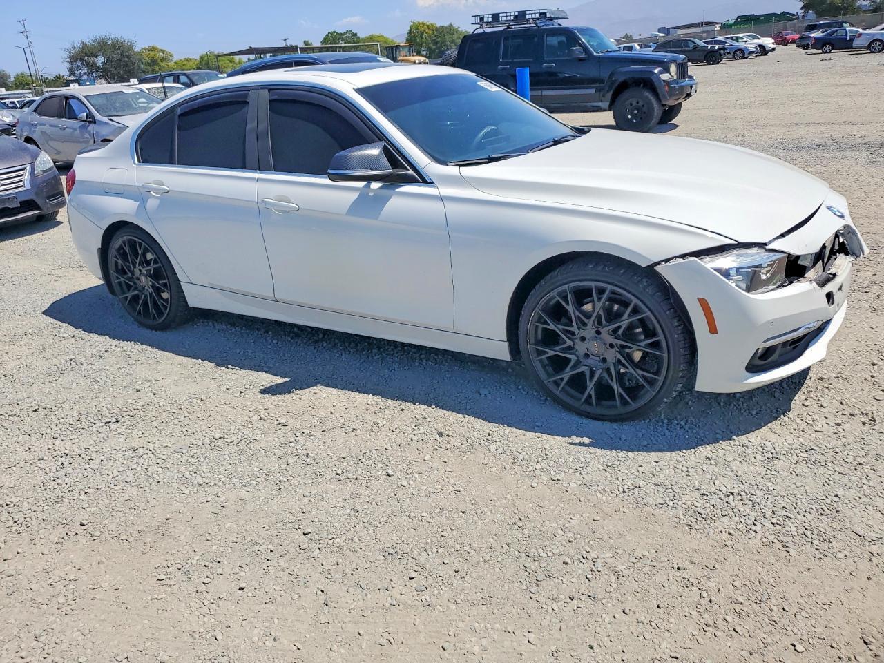 2017 BMW Seria 3 330i - zdjęcie 4