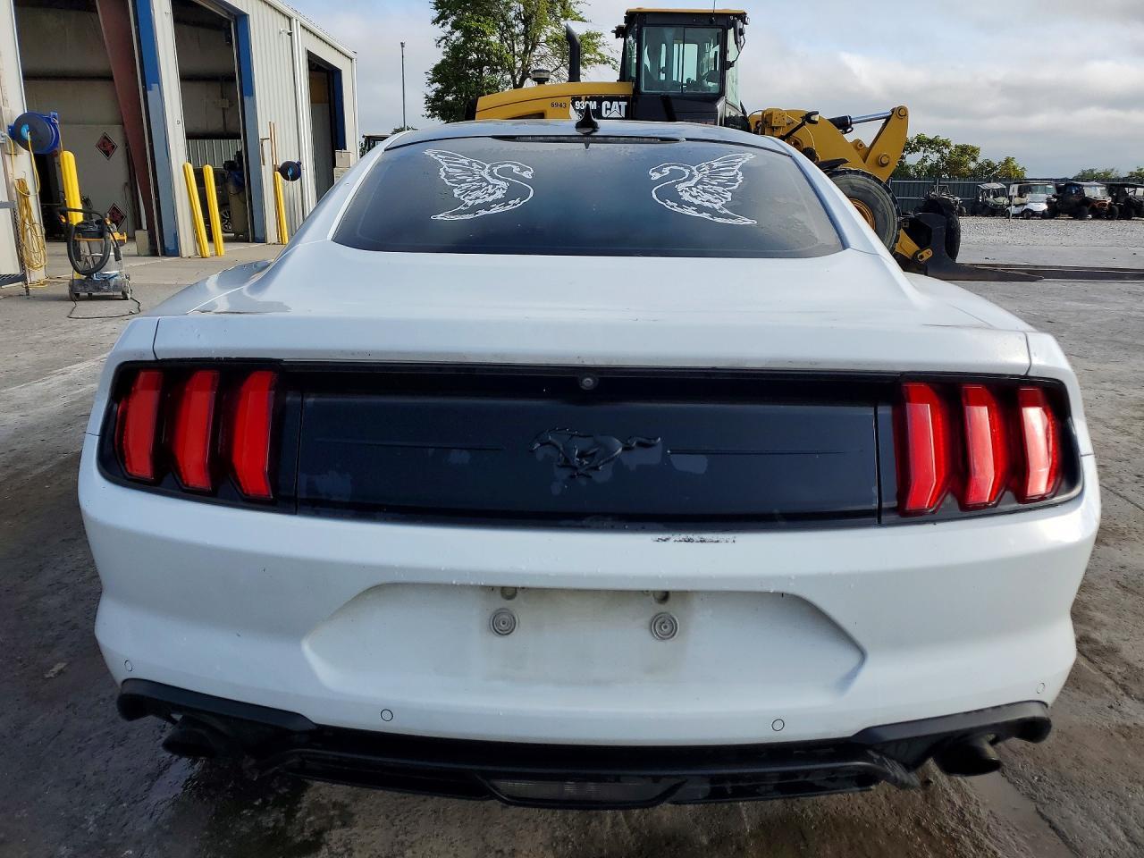 2021 Ford Mustang - zdjęcie 6