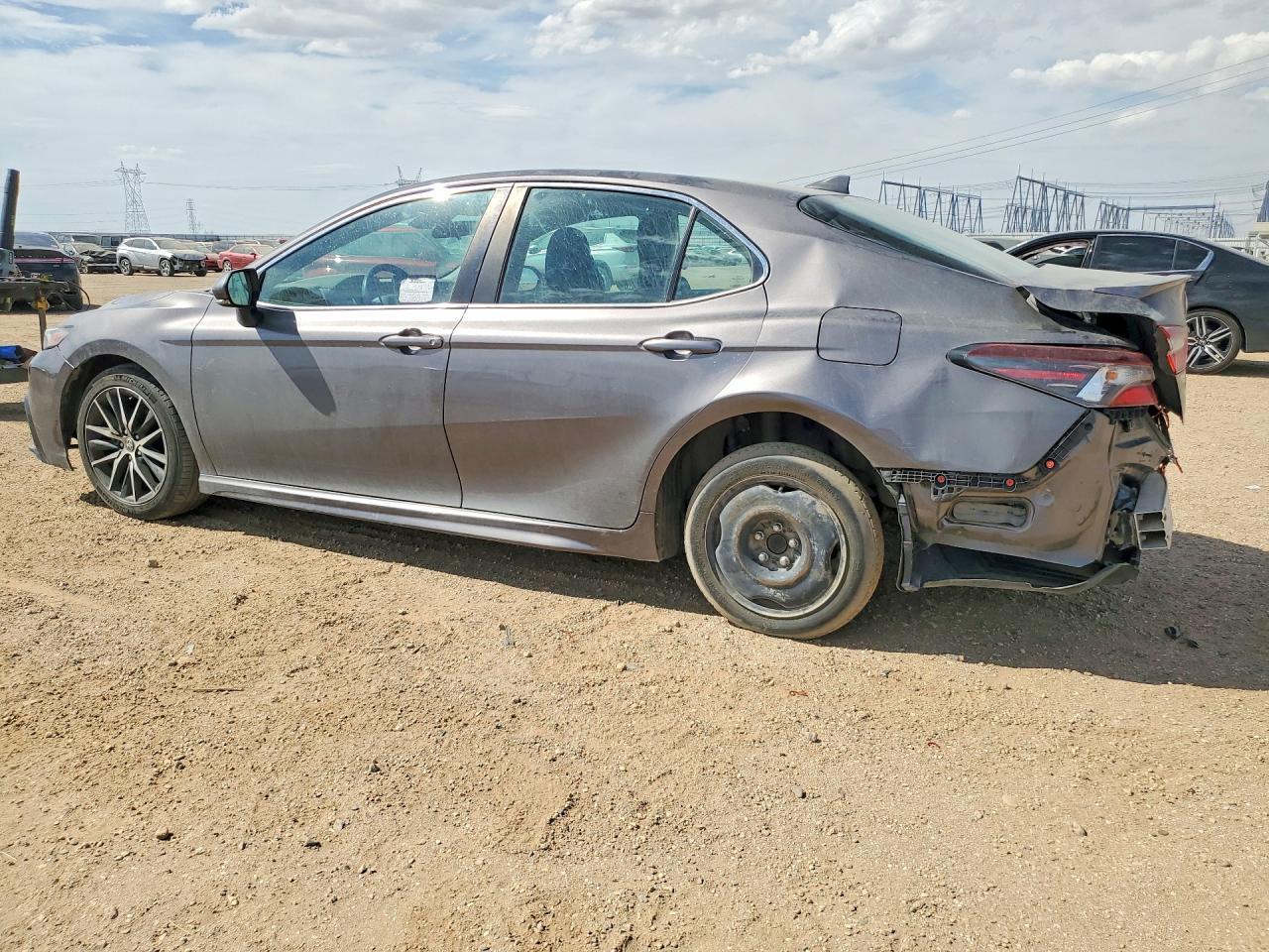 2022 Toyo Camry - zdjęcie 2