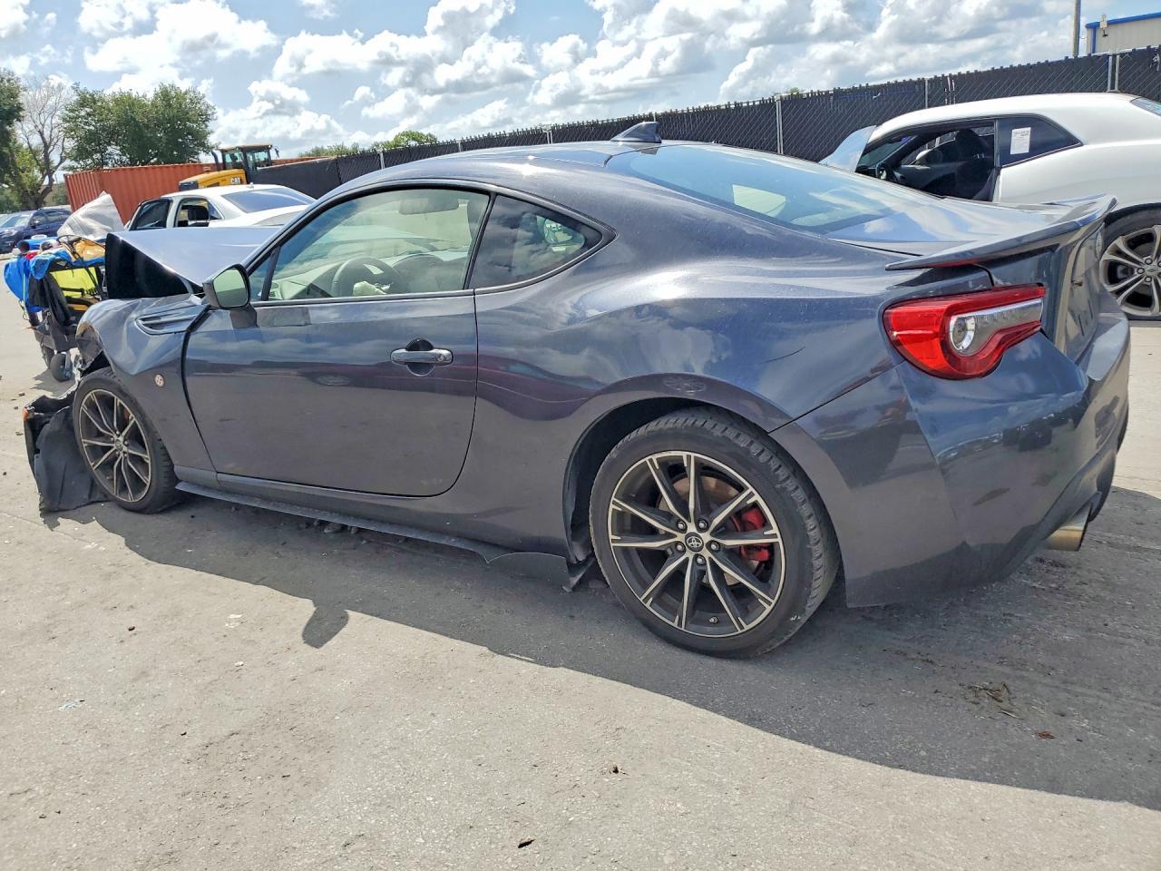 2019 Toyota 86 Base - zdjęcie 2