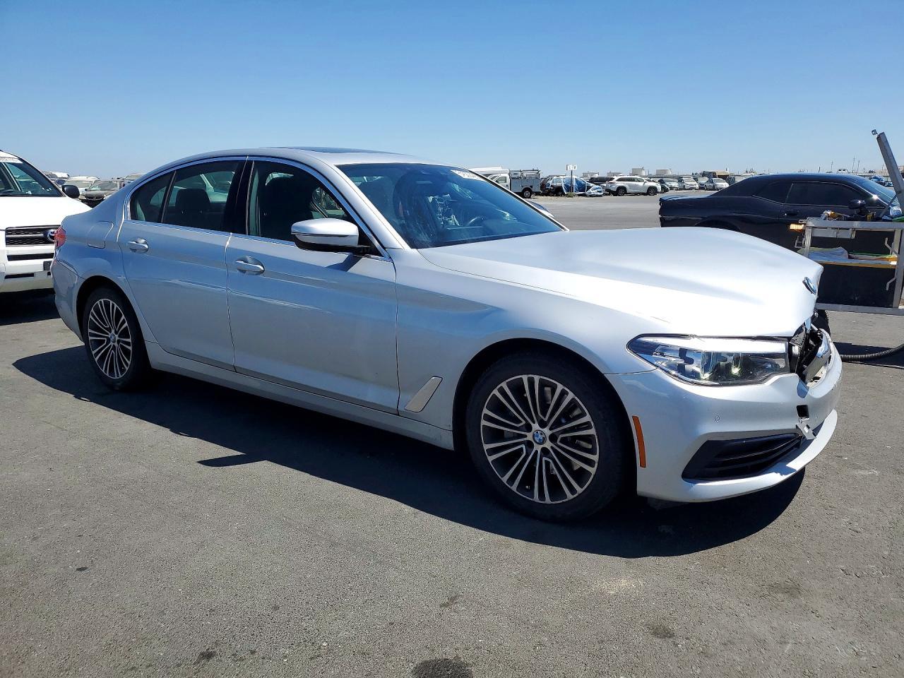 2020 BMW 530 I - zdjęcie 4