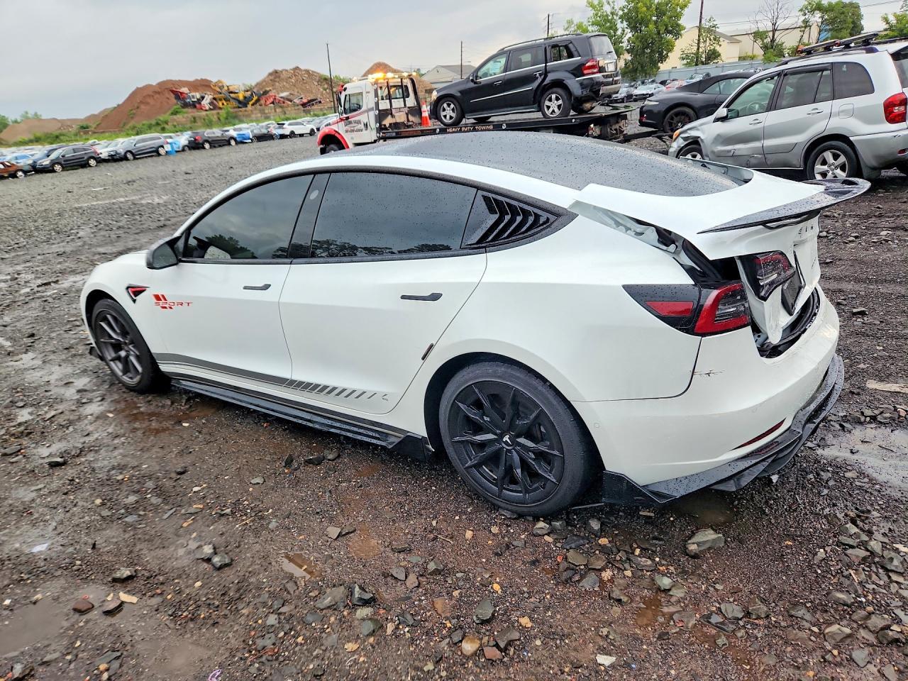 2021 Tesla Model 3 - zdjęcie 2