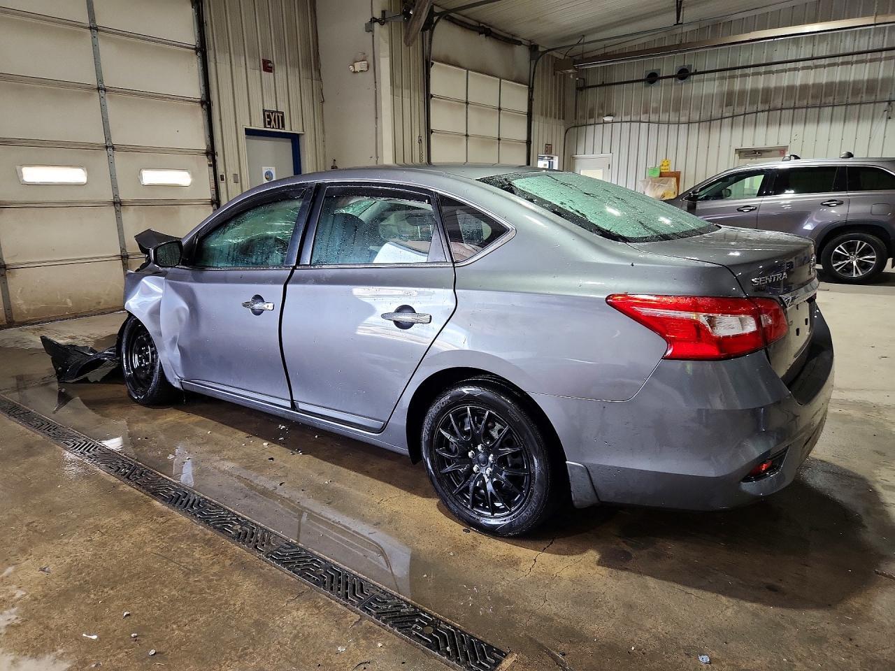 2018 Nissan Sentra S - zdjęcie 2