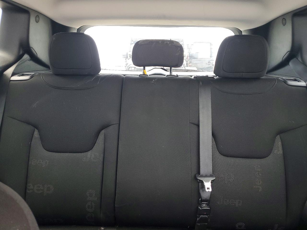 2015 Jeep Renegade - zdjęcie 10
