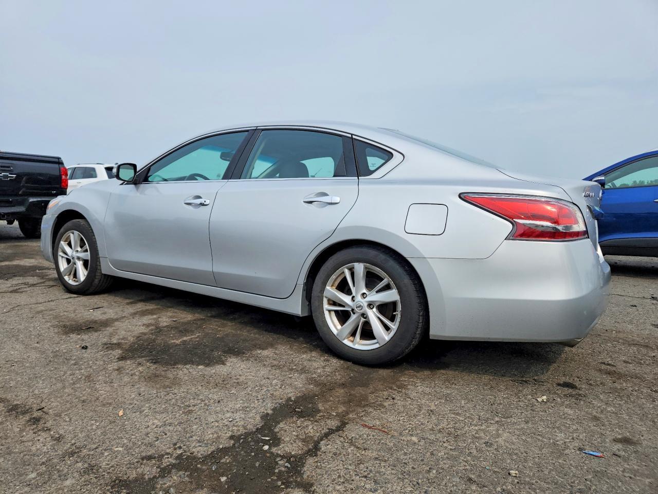 Nissan Altima - zdjęcie 2
