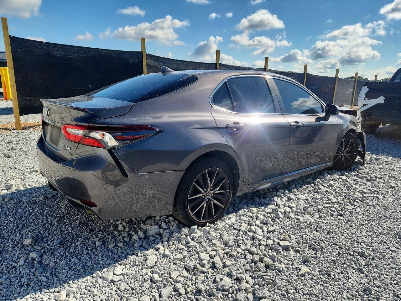 2021 Toyota Camry Se - zdjęcie 3