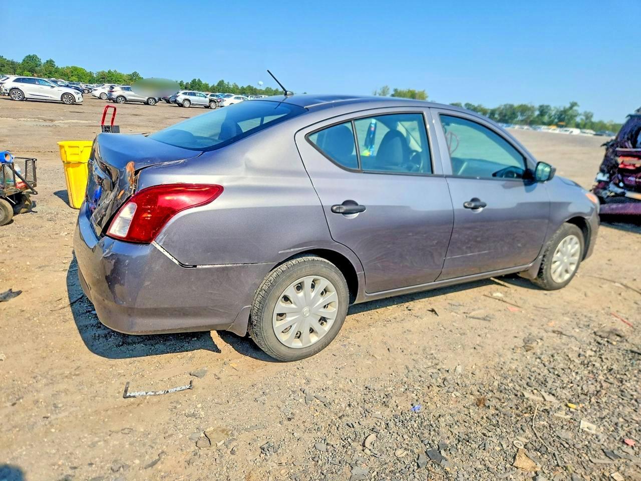 2018 Nissan Versa S - zdjęcie 3