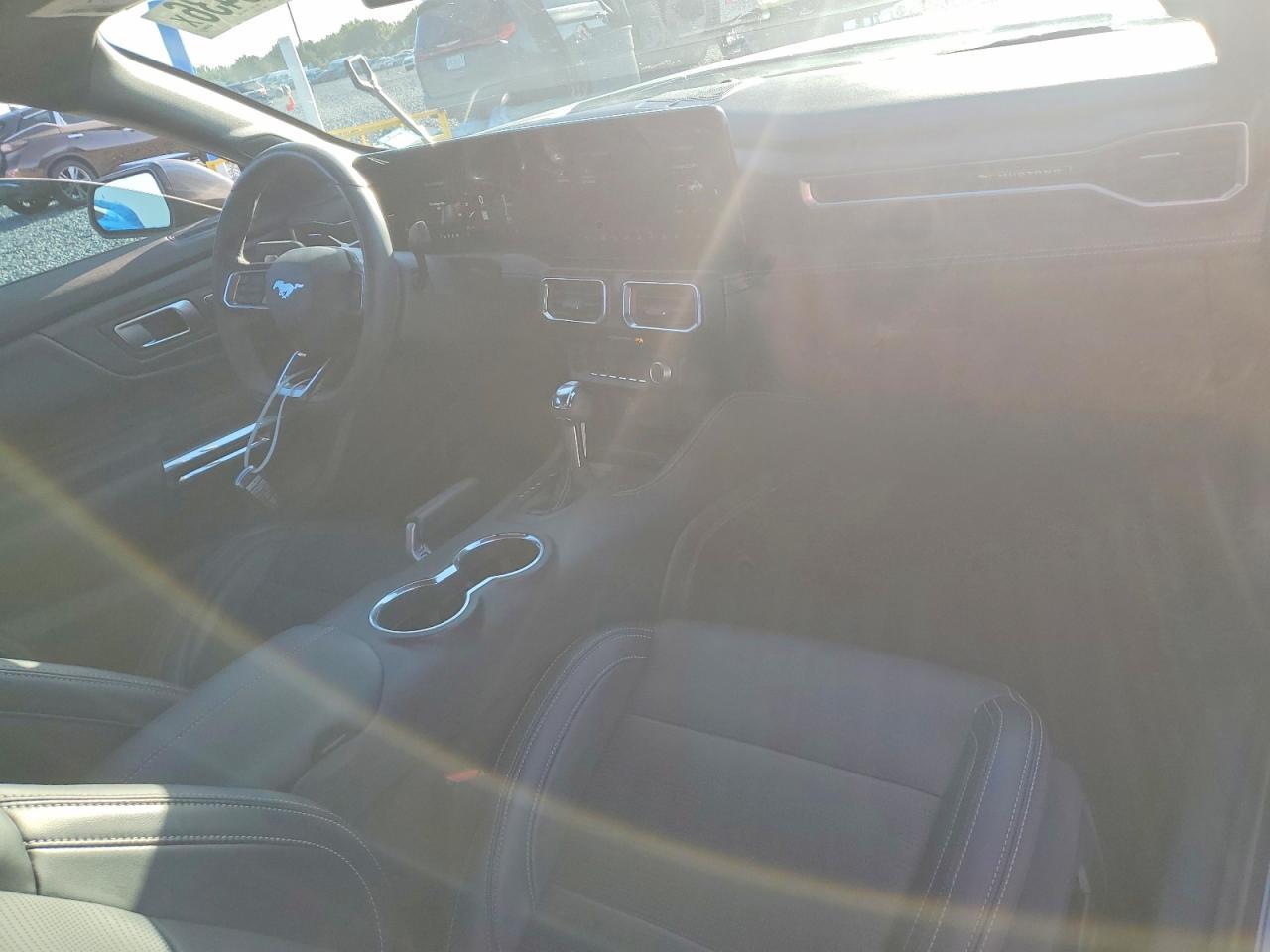 2024 Ford Mustang - zdjęcie 8