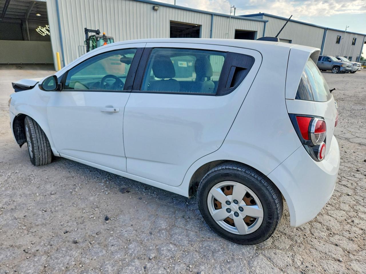 2015 Chevrolet Sonic Ls - zdjęcie 2