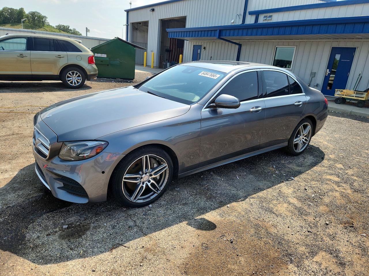 2017 Mercedes-Benz E 300 4Matic - zdjęcie główne