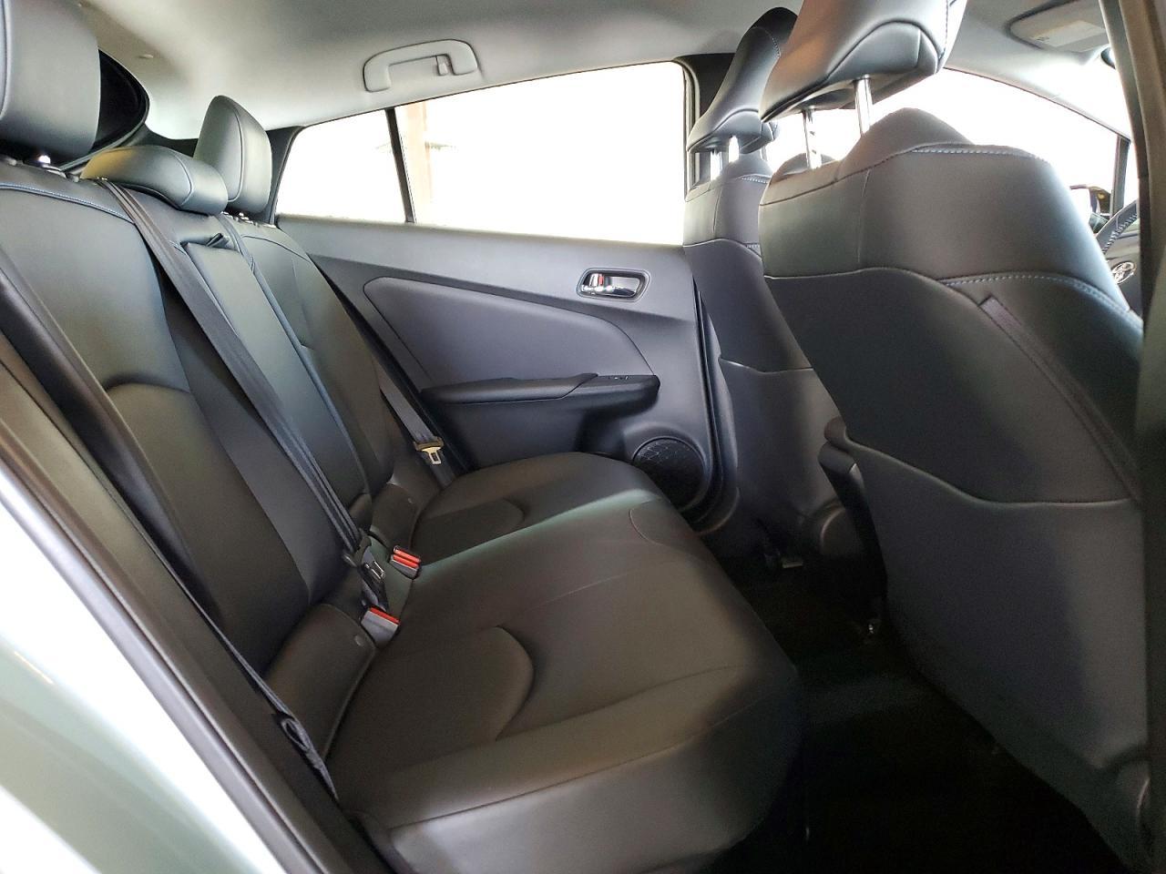 2017 Toyota Prius Four Touring - zdjęcie 10