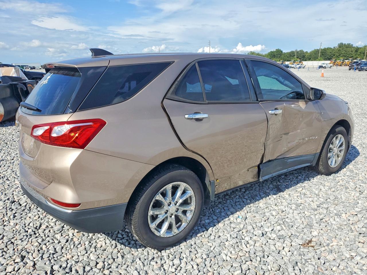 2018 Chevrolet Equinox Ls - zdjęcie 3