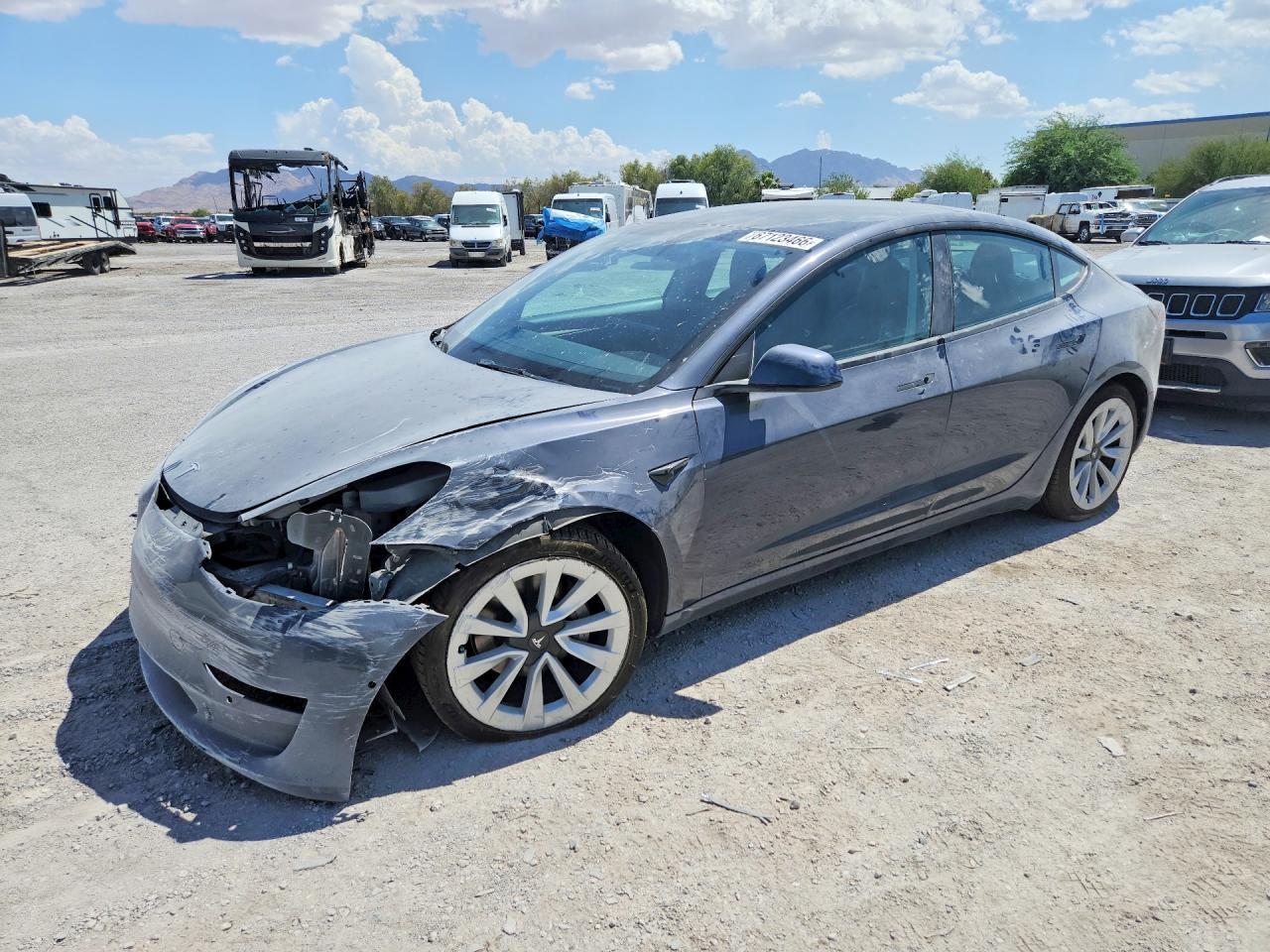 2022 Tesla Model 3 - zdjęcie główne