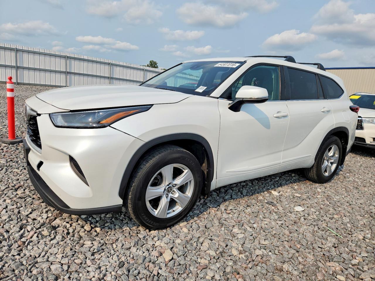 2023 Toyota Highlander L - zdjęcie główne