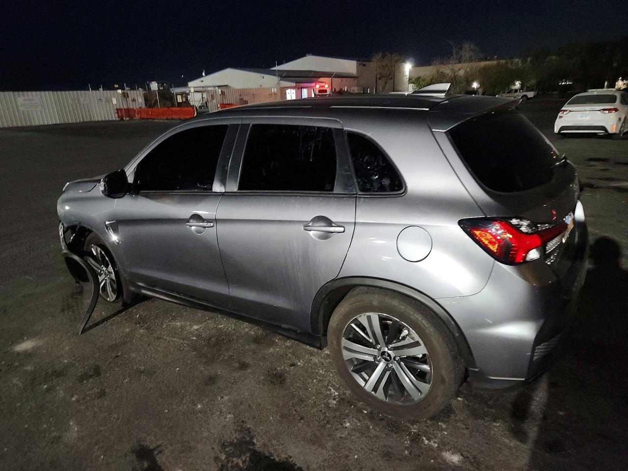 2020 Mitsubishi Outlander Sport Es - zdjęcie 2