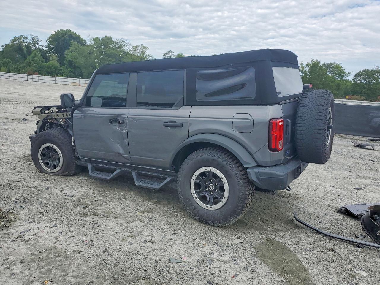 2023 Ford Bronco Base - zdjęcie 2