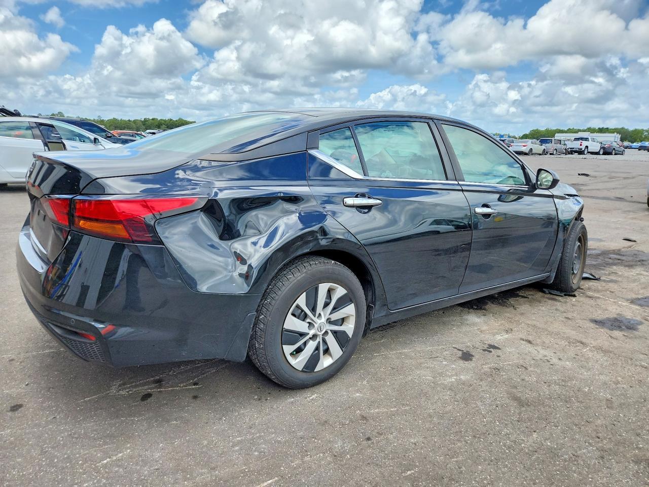 2024 Nissan Altima S - zdjęcie 3