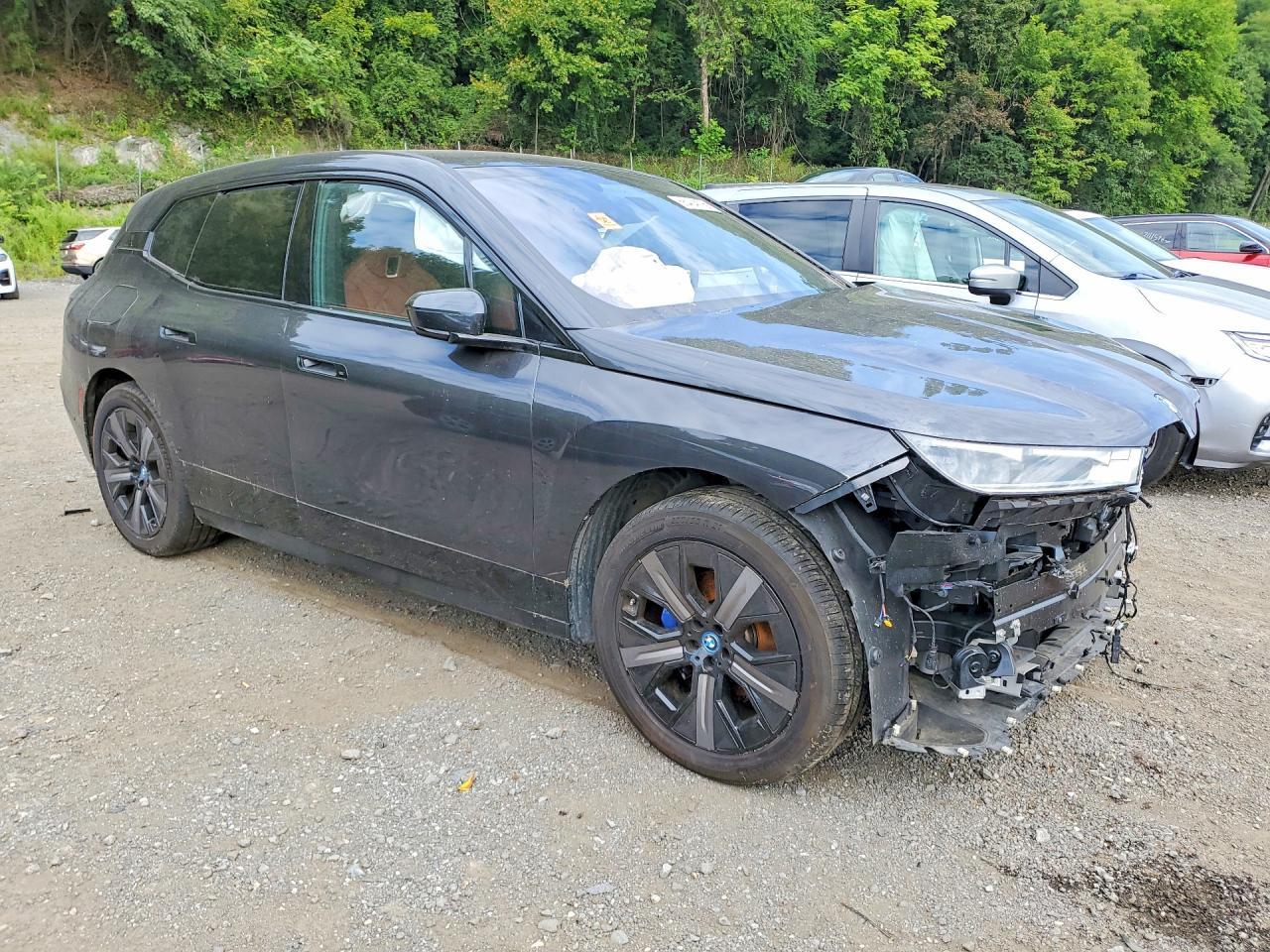2025 BMW Ix xDrive50 - zdjęcie 4