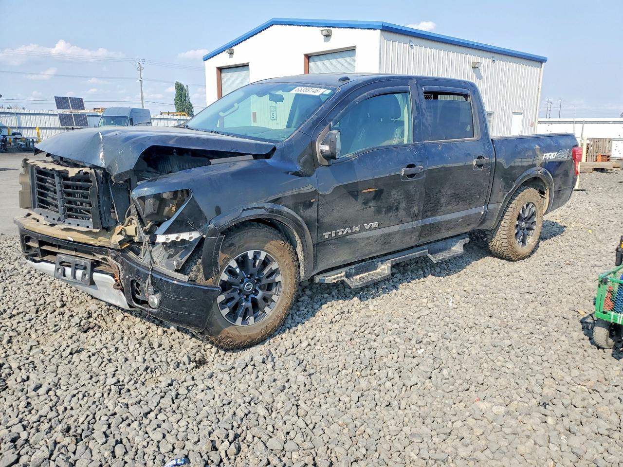 2019 Nissan Titan Pro-4X - zdjęcie główne