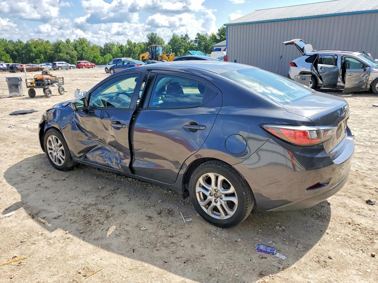 2018 Toyota Yaris Ia Base - zdjęcie 2