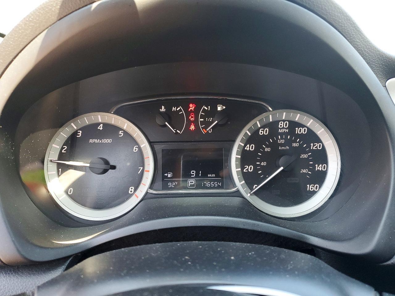 2015 Nissan Sentra S - zdjęcie 9