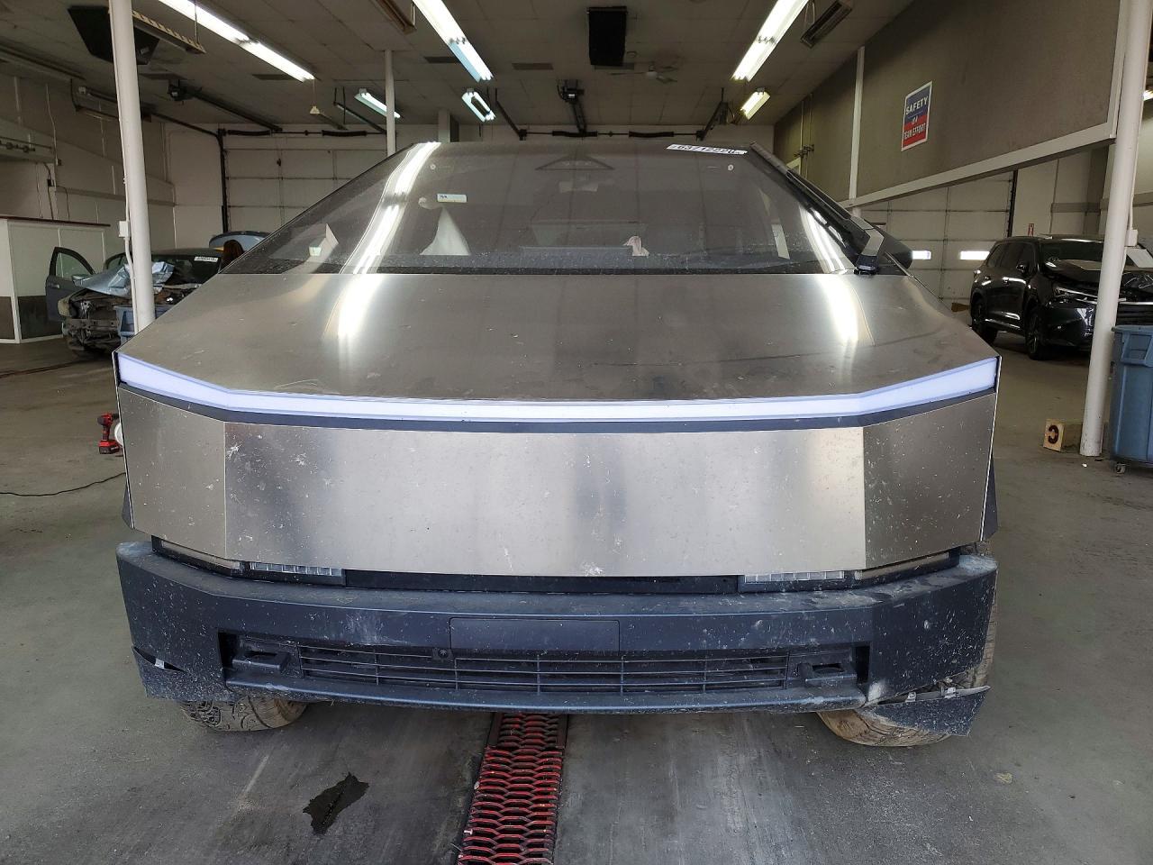 2026 Tesla Cybertruck - zdjęcie 5