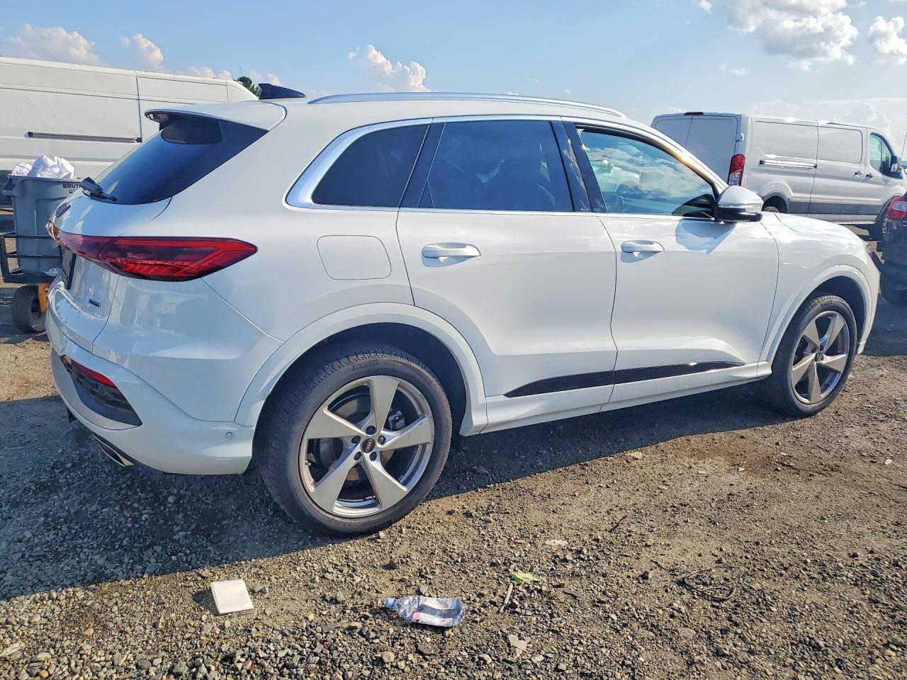 2025 Audi Q5 Premium Plus - zdjęcie 3