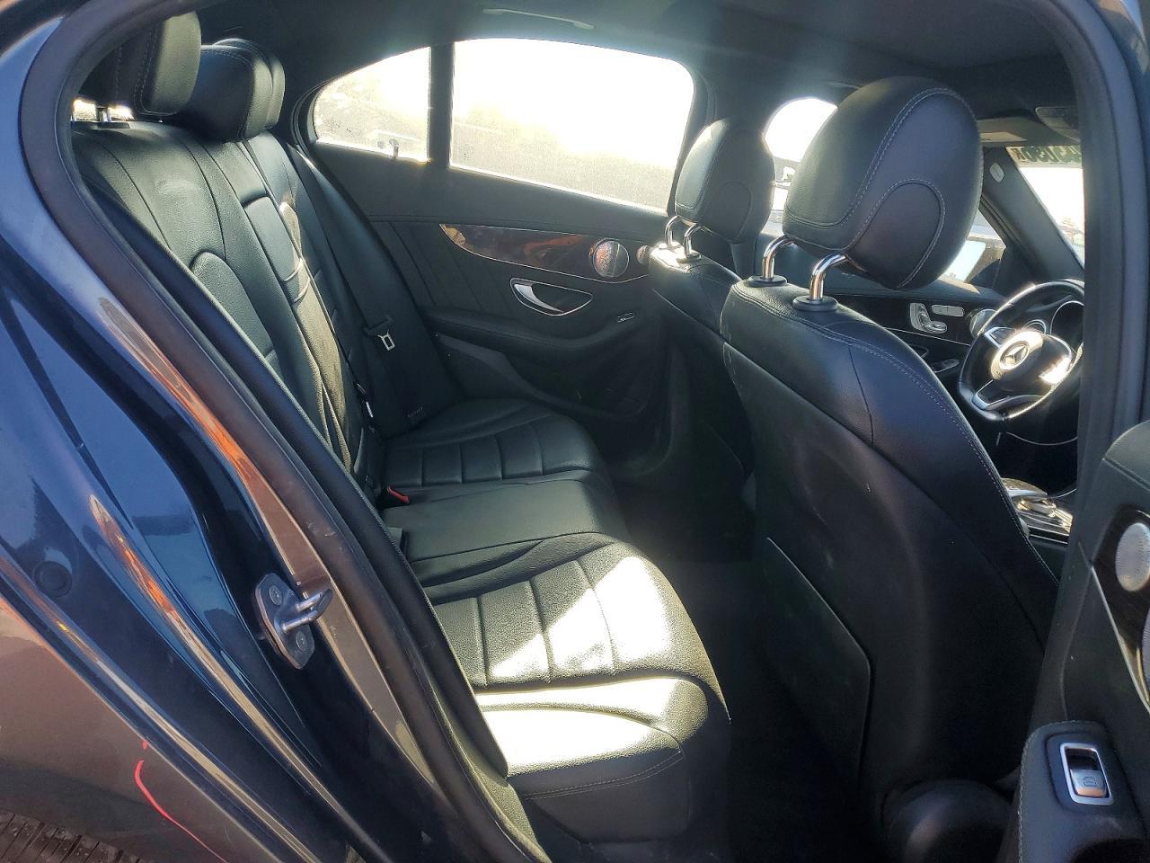 2016 Mercedes-Benz C 300 - zdjęcie 10