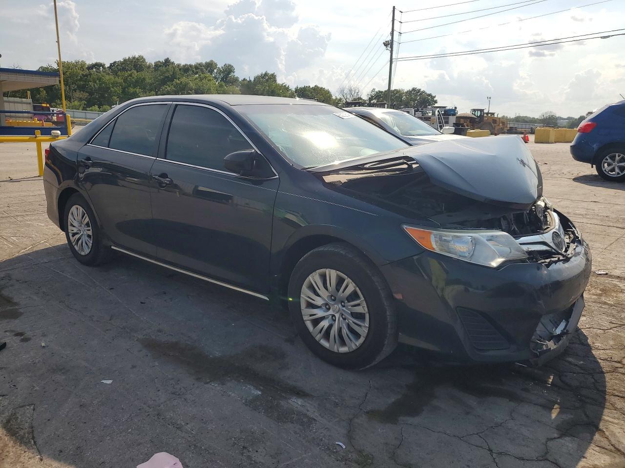 2014 Toyota Camry Le - zdjęcie 4