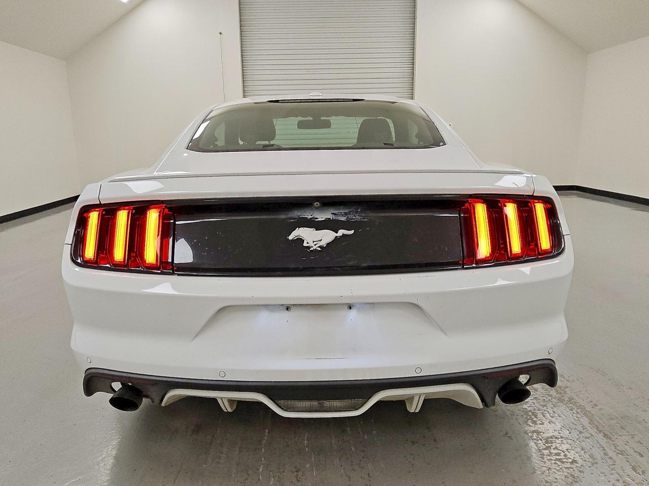2017 Ford Mustang - zdjęcie 6