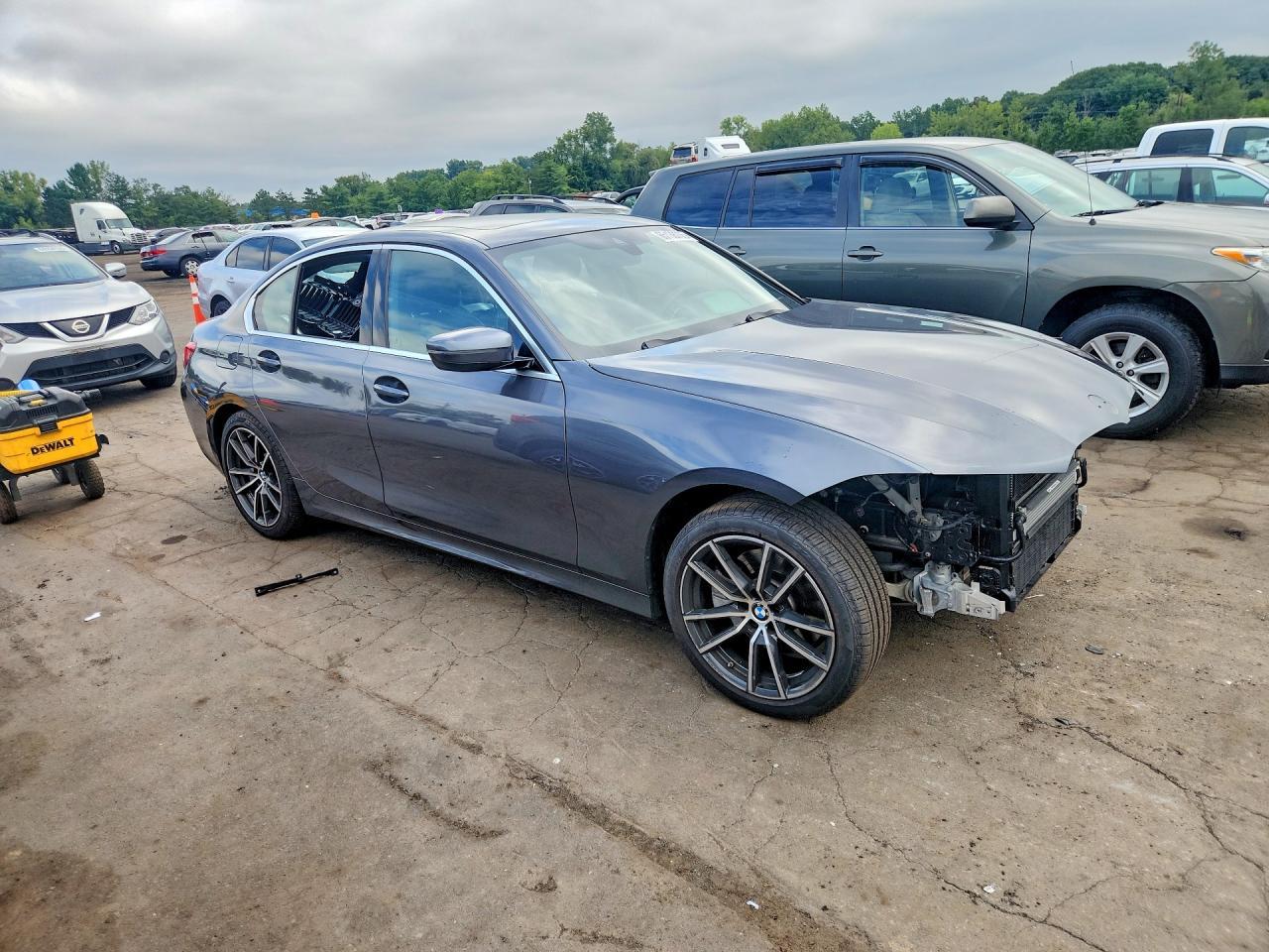 2021 BMW Seria 3 330i - zdjęcie 4