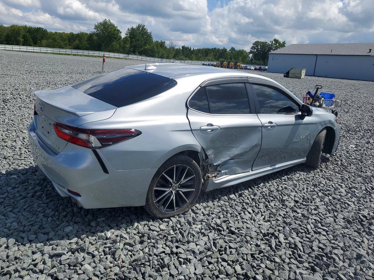 2022 Toyota Camry Se - zdjęcie 3