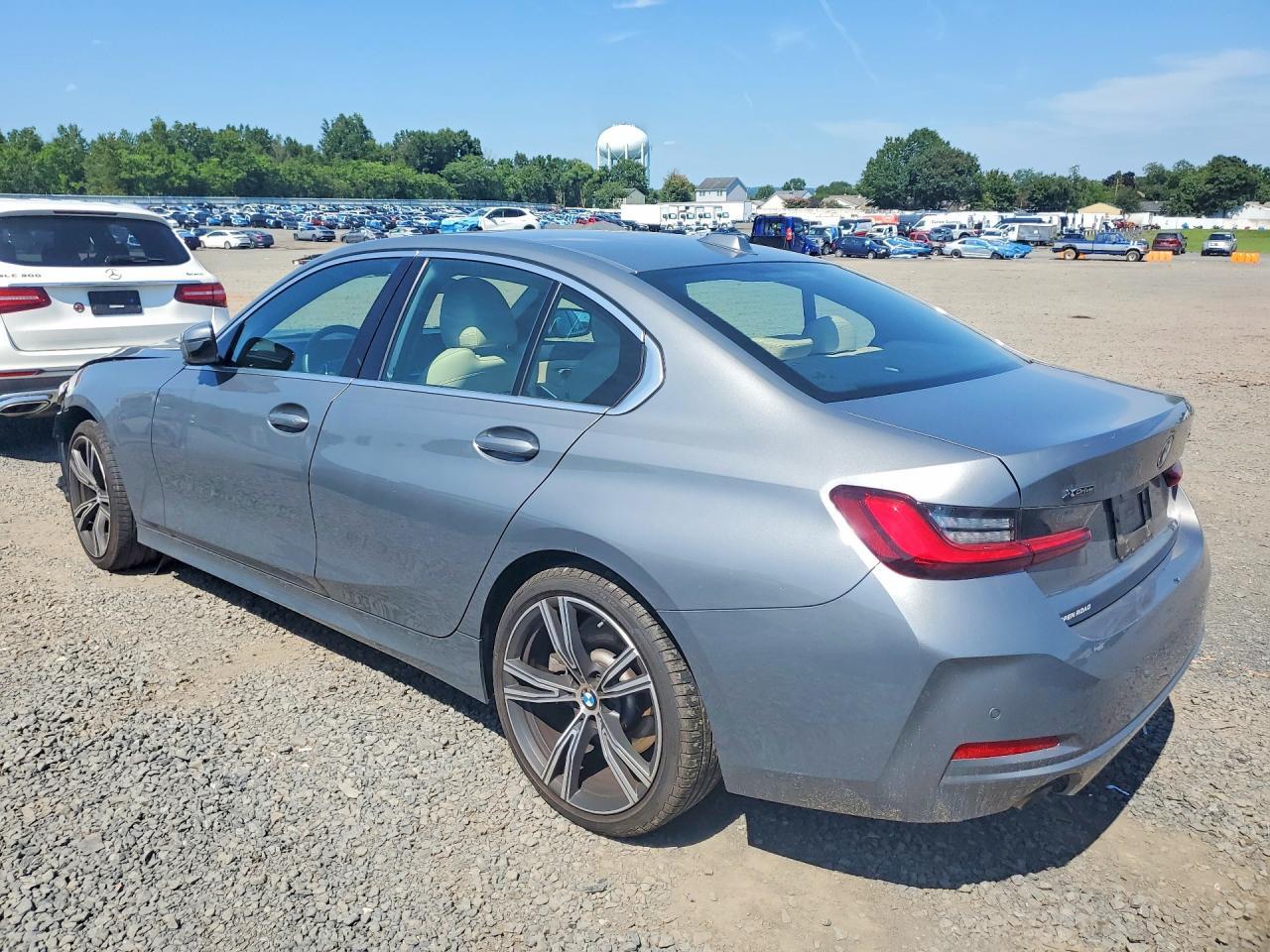 2024 BMW Seria 3 330i - zdjęcie 2