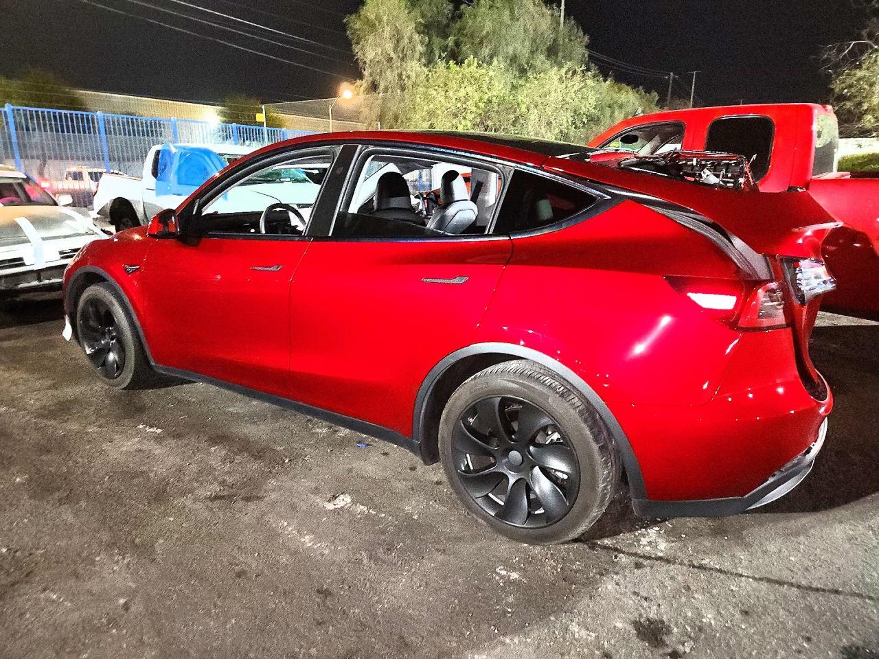 2024 Tesla Model Y - zdjęcie 2