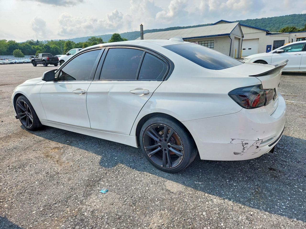 2018 BMW Seria 3 330i - zdjęcie 2
