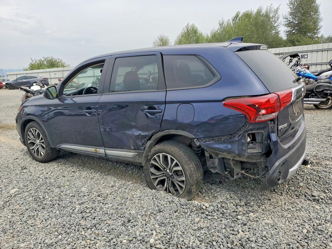 2017 Mitsubishi Outlander Se - zdjęcie 2