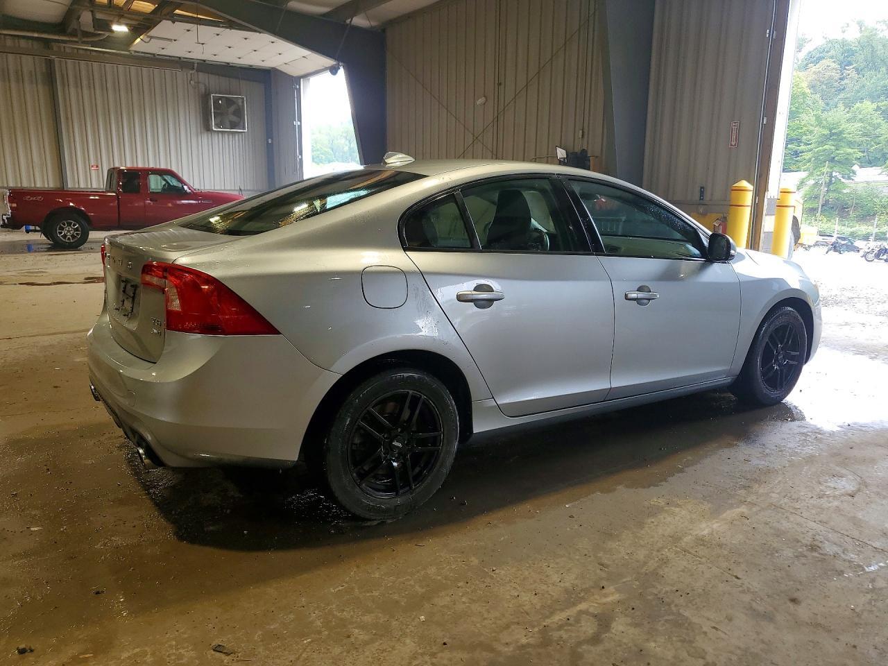 2017 Volvo S60 Dynamic - zdjęcie 3