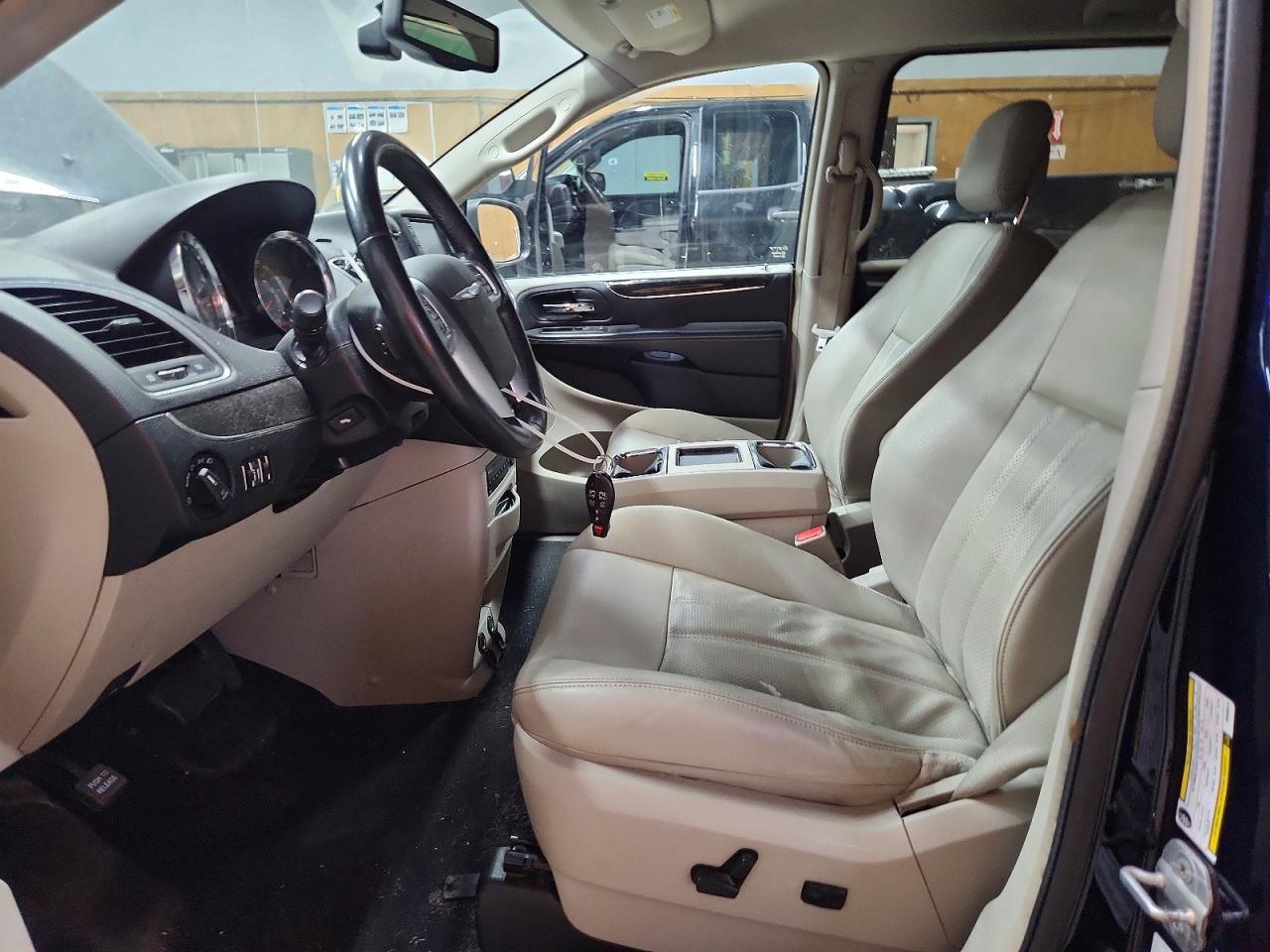 2013 Chrysler Town & Country Touring L - zdjęcie 7