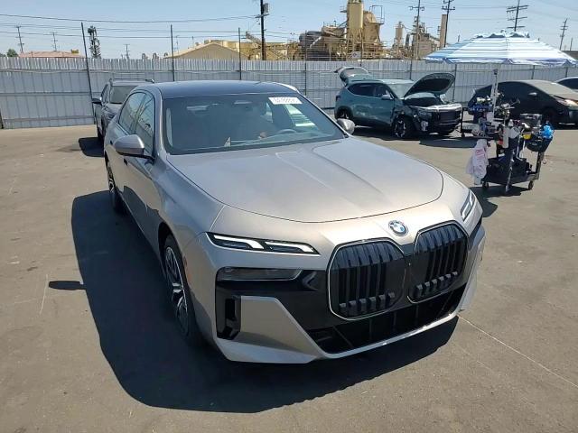 2026 BMW 740 I - zdjęcie 13