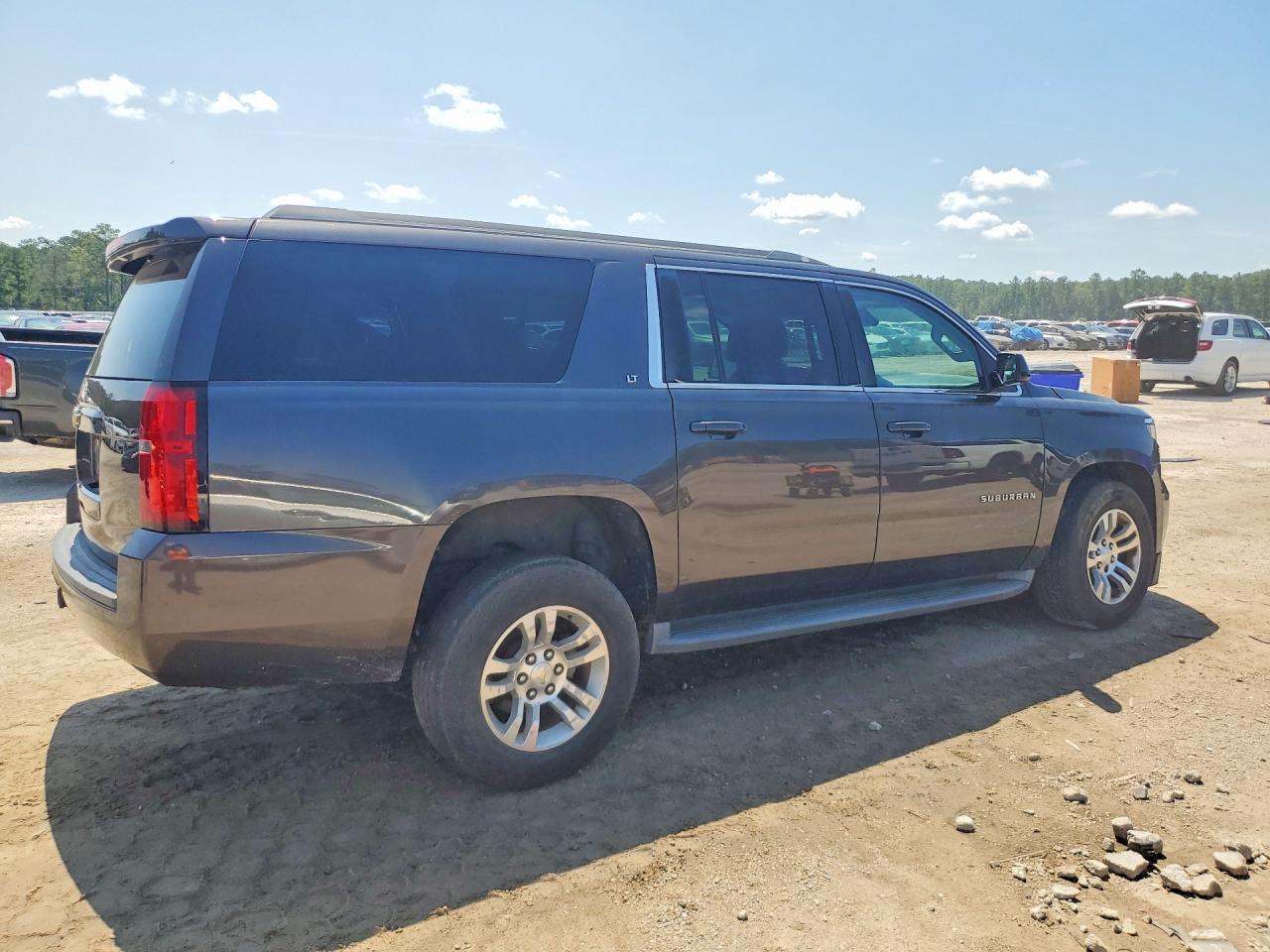 2016 Chevrolet Suburban K1500 Lt - zdjęcie 3