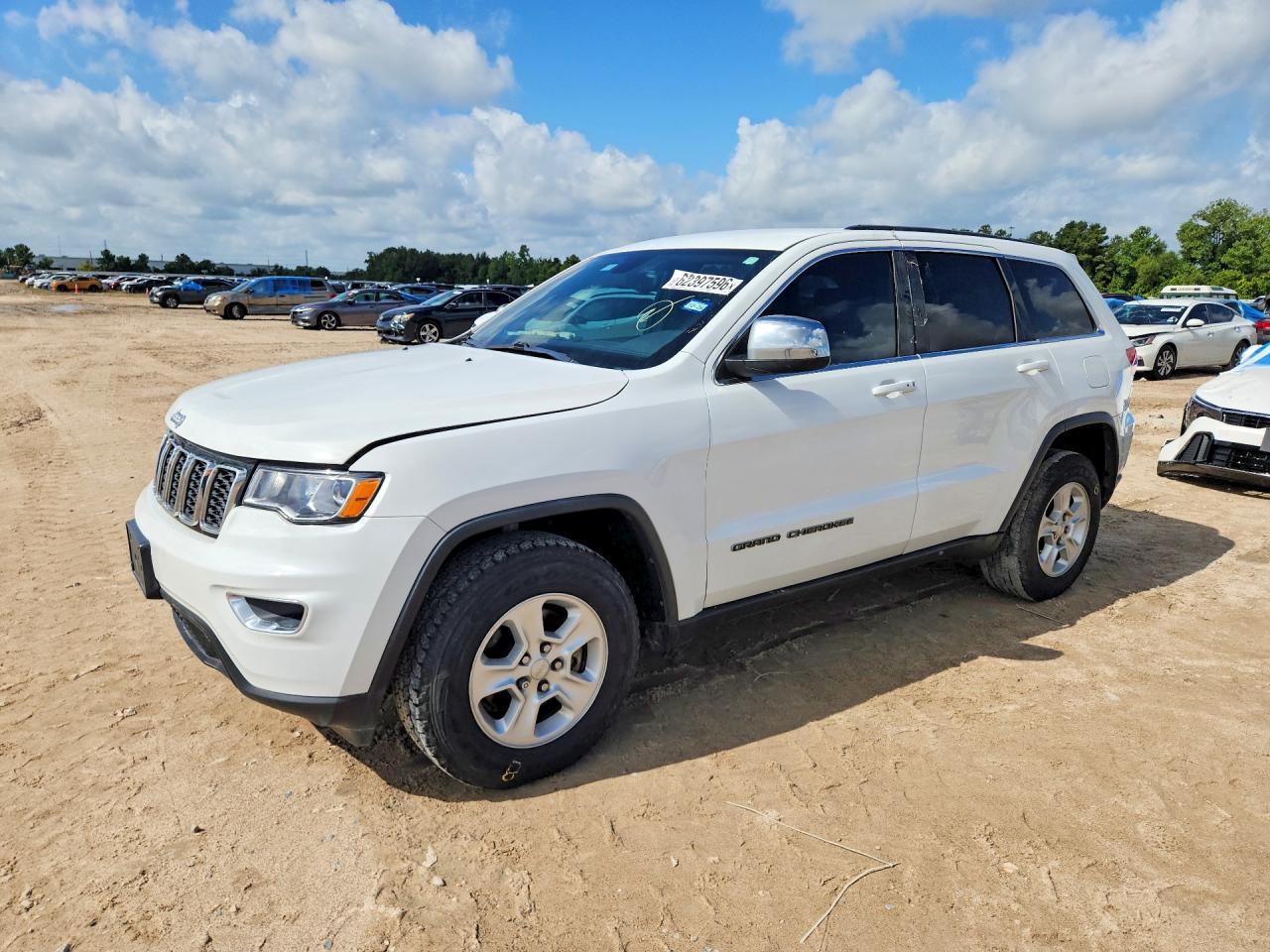 2017 Jeep Grand Cherokee Laredo - zdjęcie główne