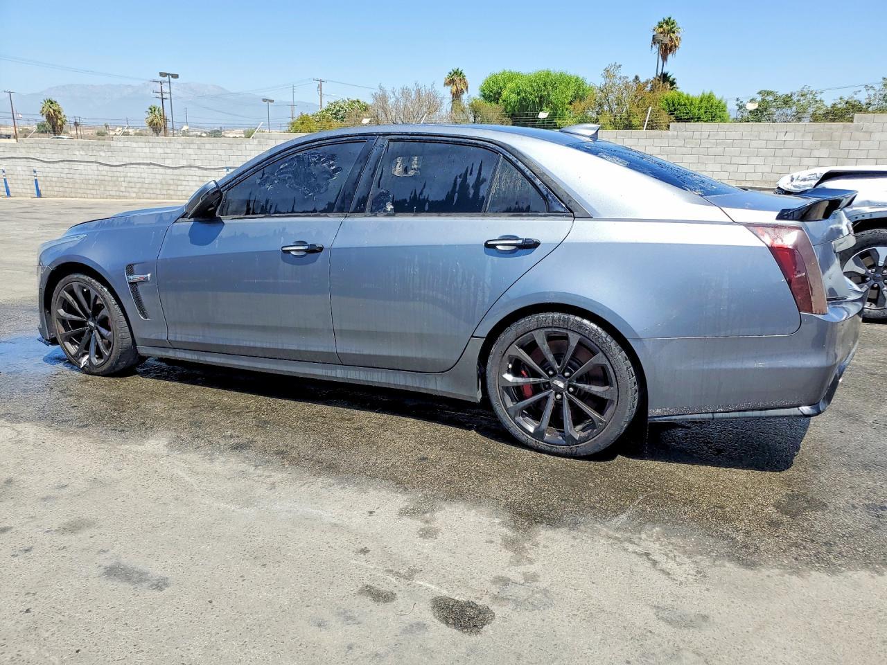 2018 Cadillac Cts-V - zdjęcie 2