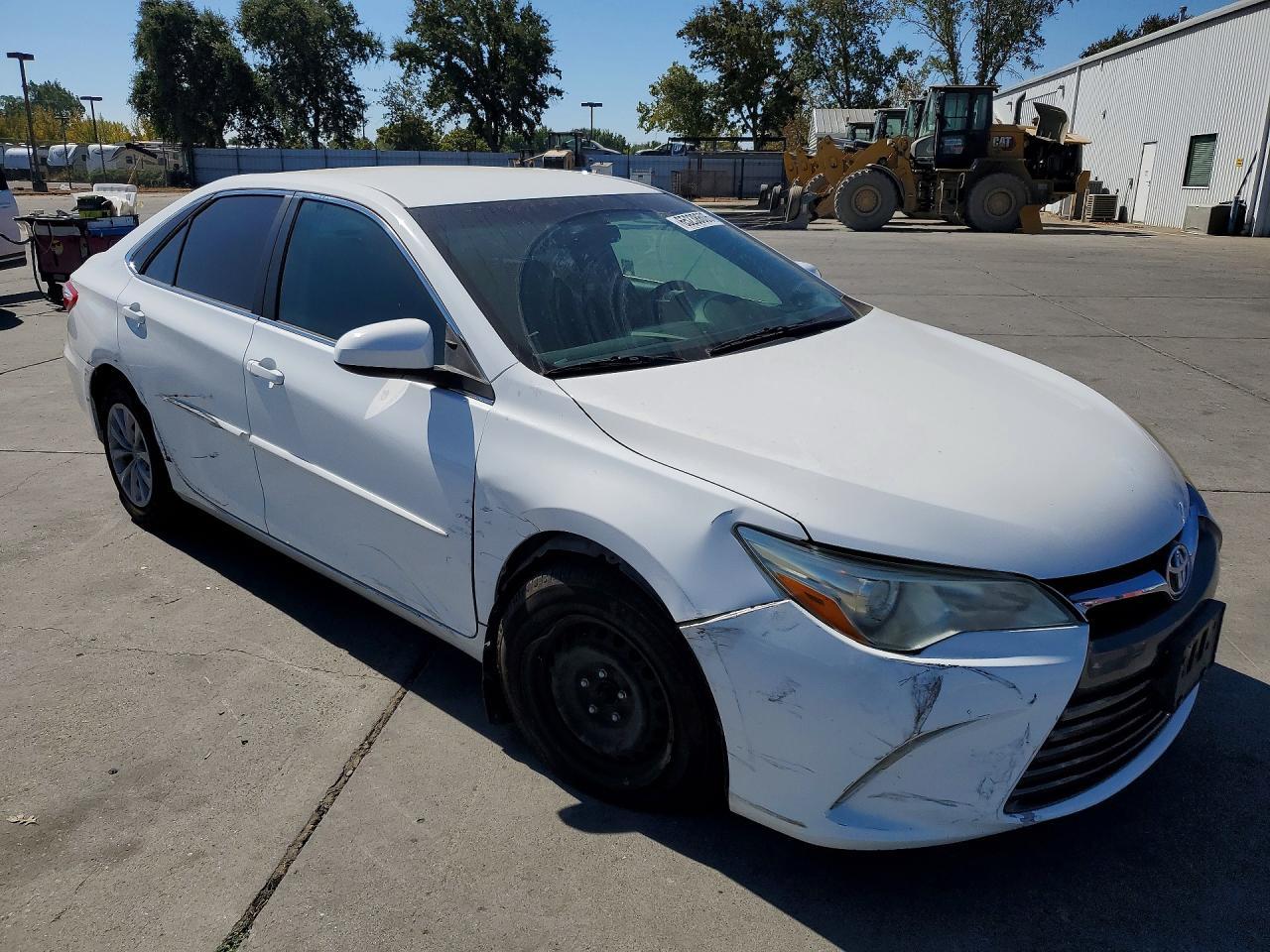 2016 Toyota Camry Le - zdjęcie 4