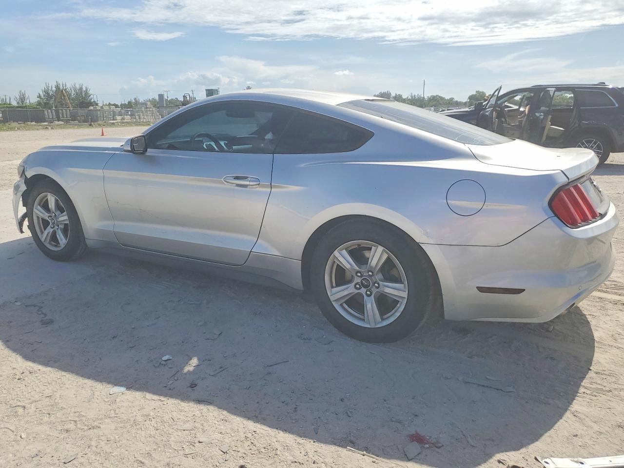 2016 Ford Mustang - zdjęcie 2